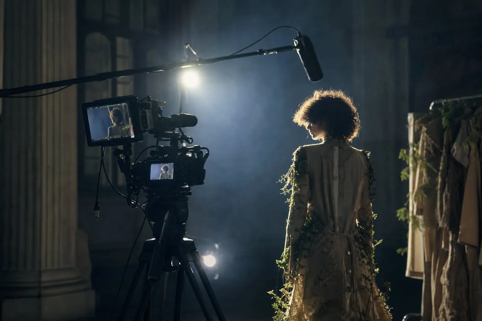 Filmagem de moda sustentável: luz e som em espaços culturais